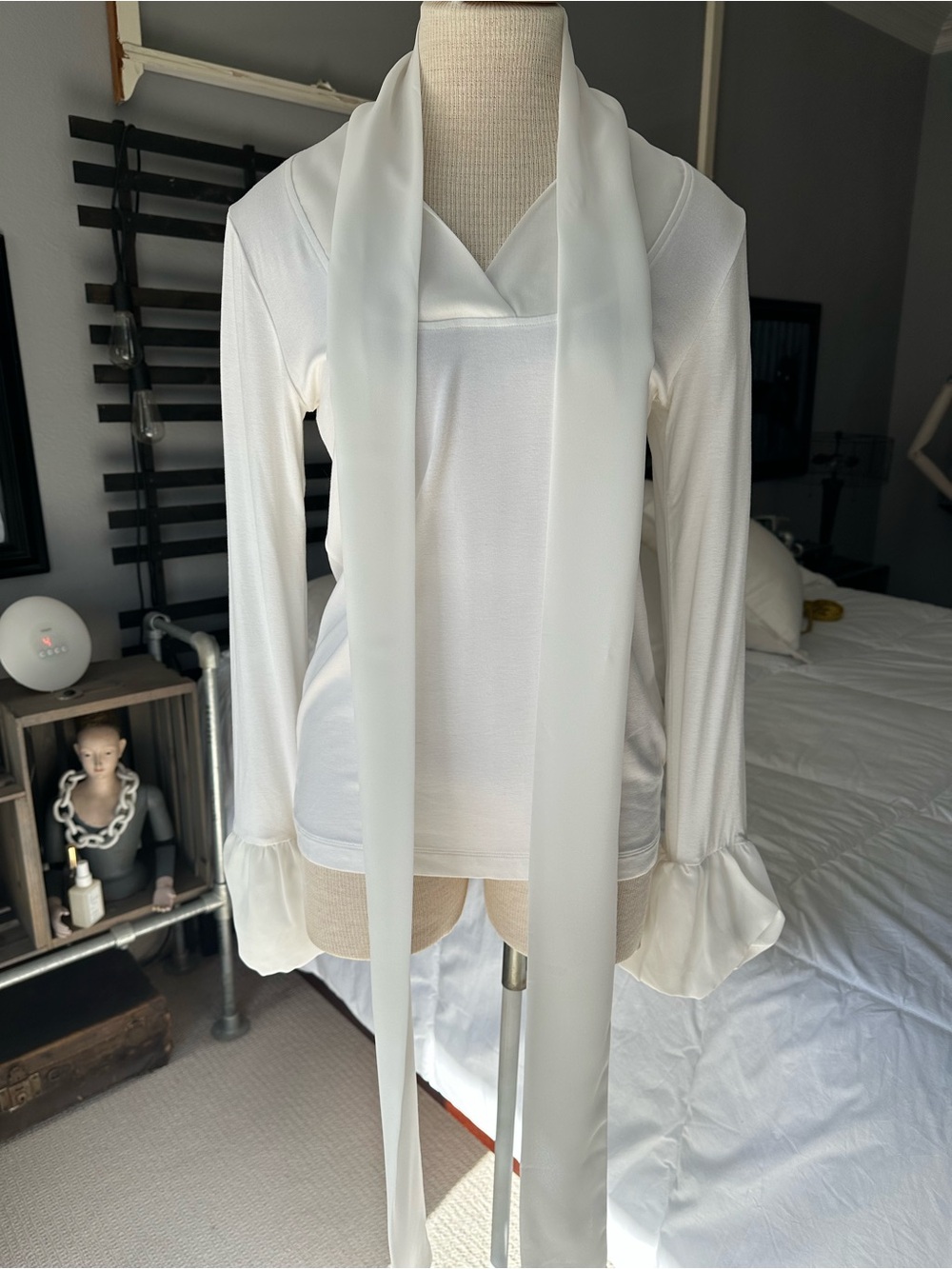 CAbi Bow-Neck and Puff Sleeves Long Sleeve Blouse size medium - Picture 9 of 17